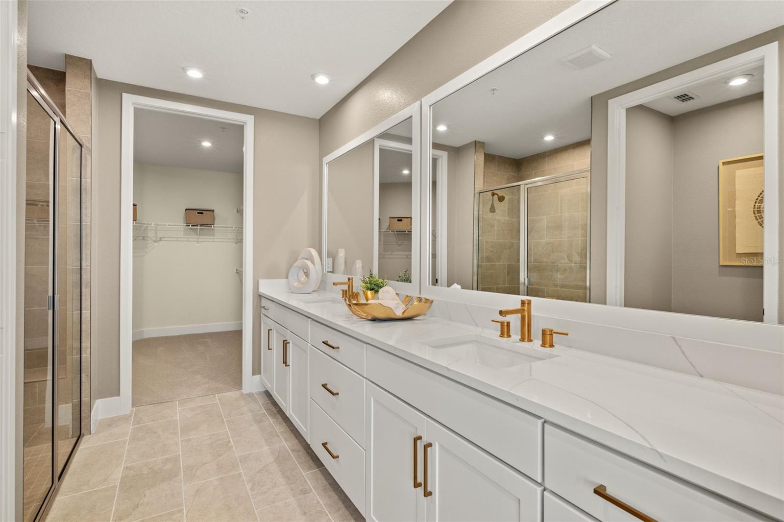 Image 19 of 32 For 12785 Jade Empress Loop 102