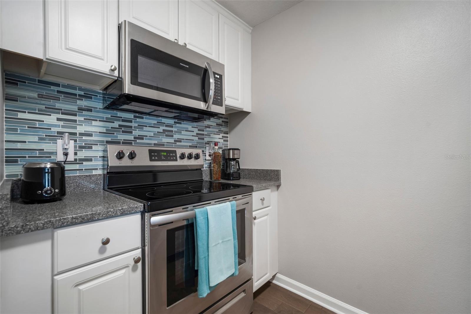 Image 4 of 69 For 800 Dakota Avenue 221