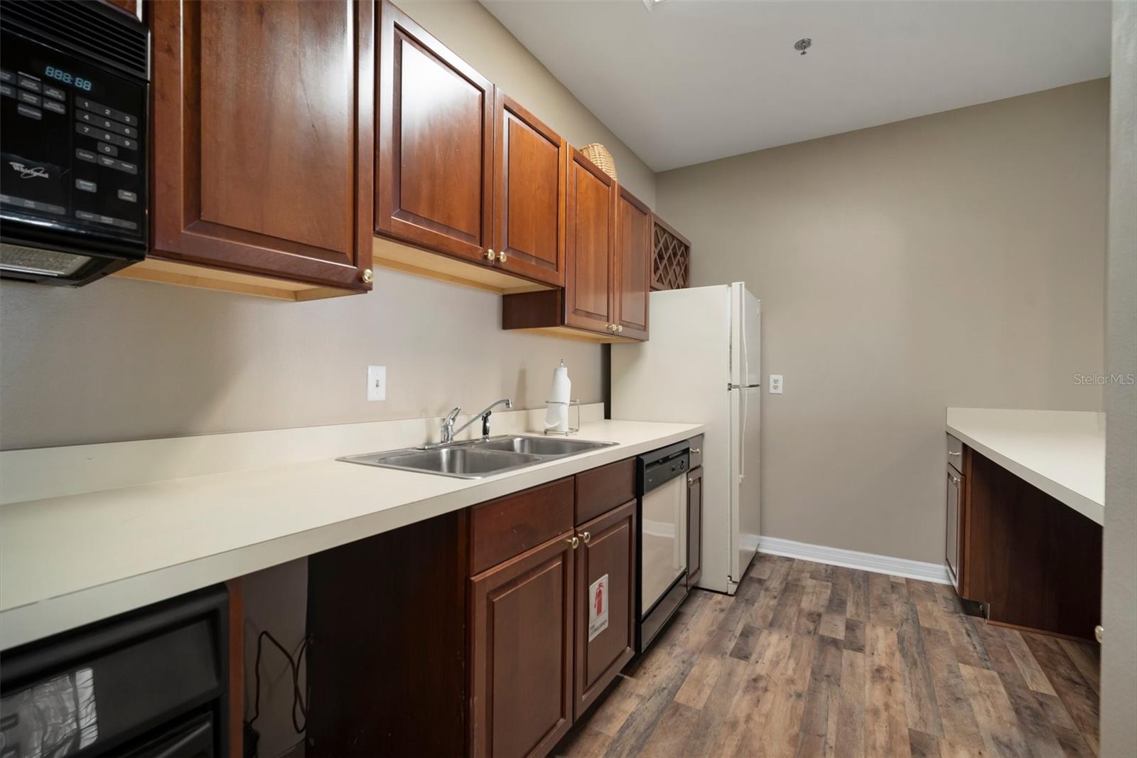 Image 45 of 69 For 800 Dakota Avenue 221