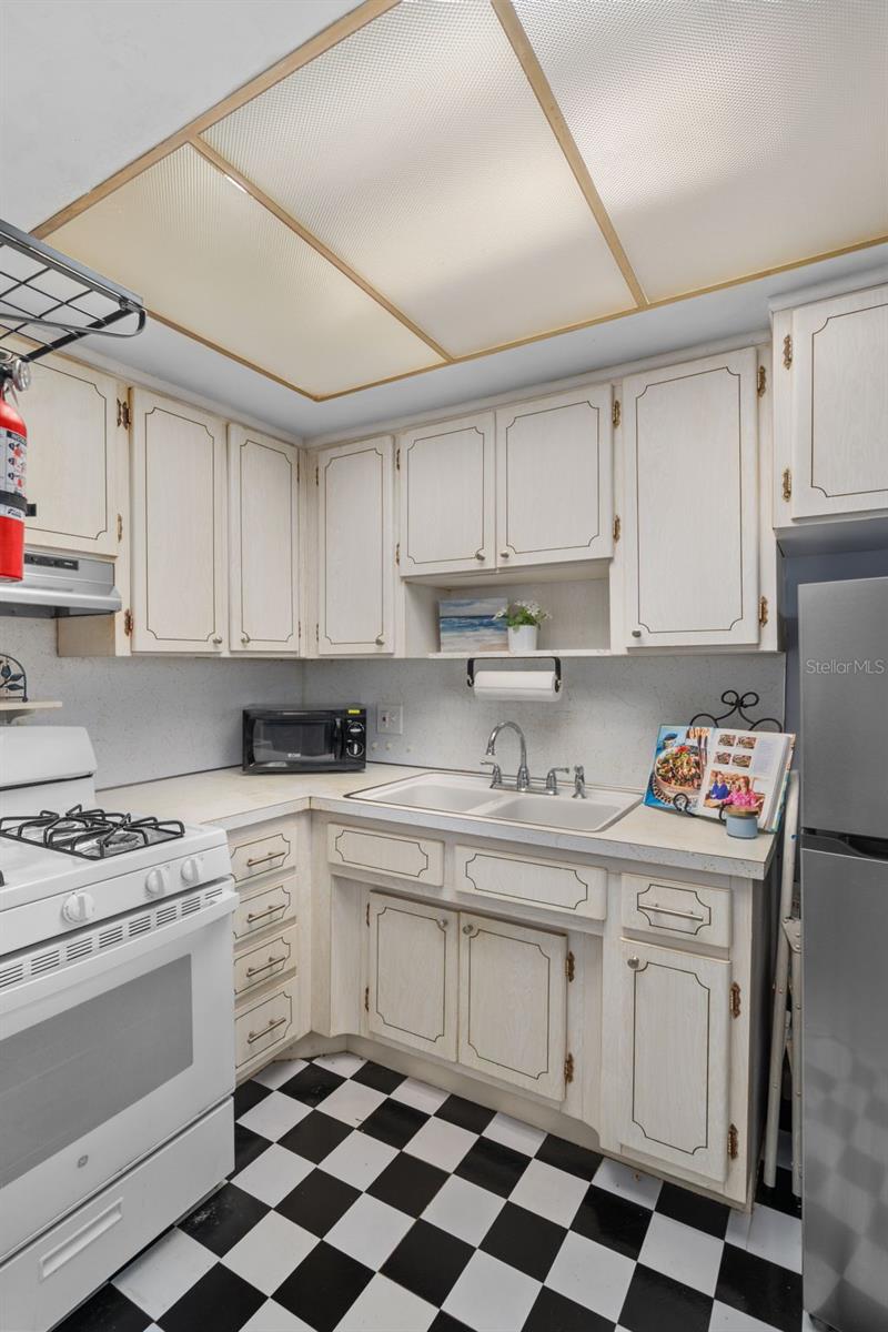 Image 19 of 36 For 5875 18th Street N 19