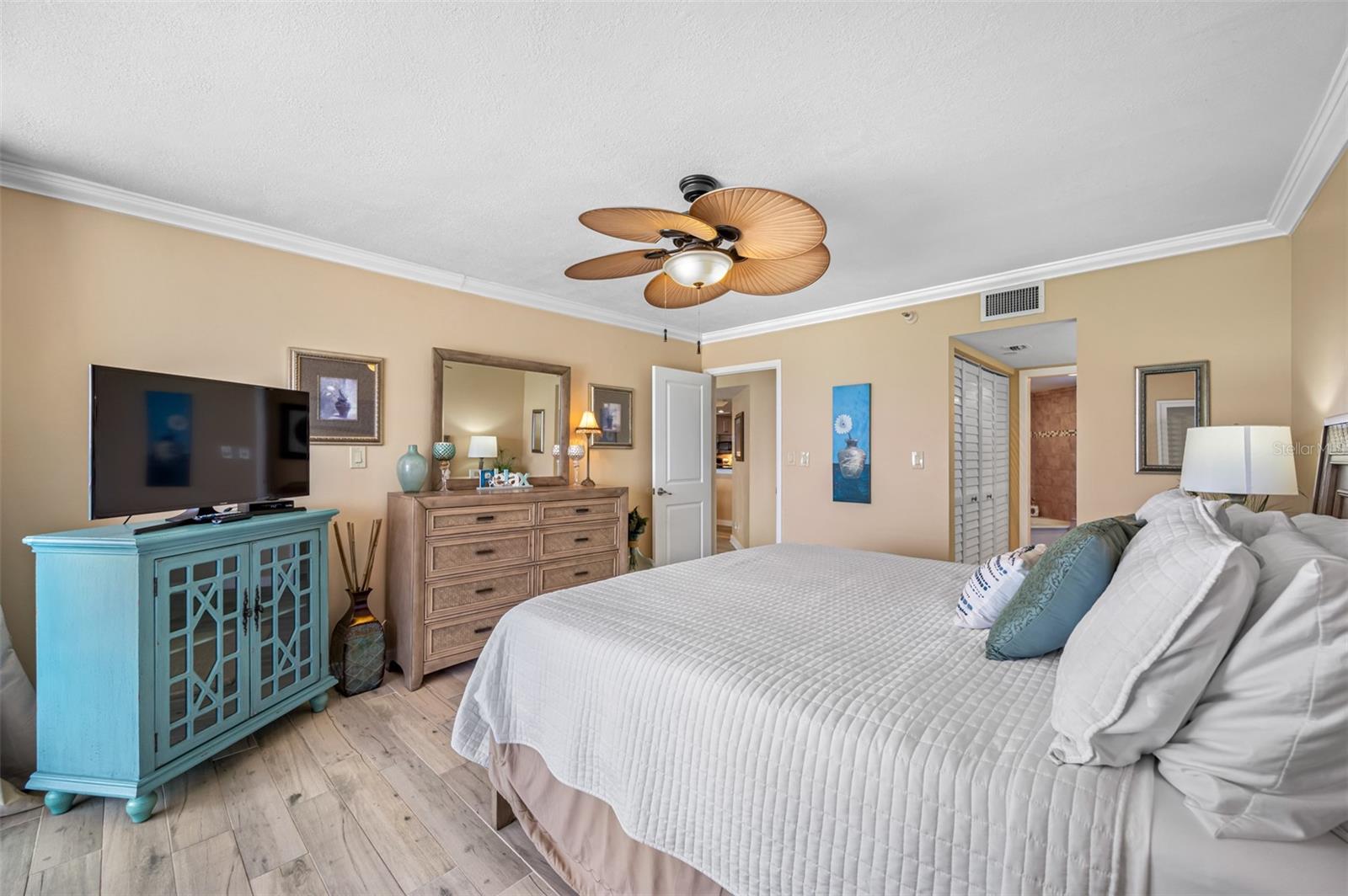 Image 29 of 60 For 1340 Gulf Boulevard 16b