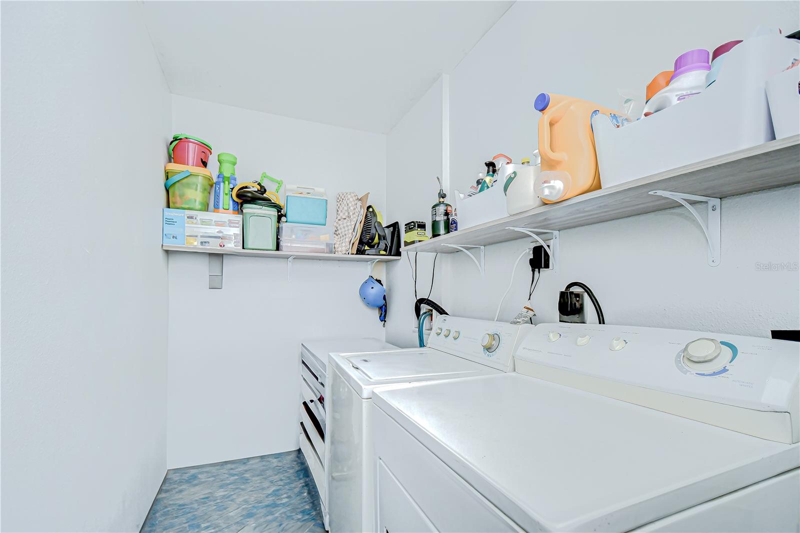 Image 23 of 41 For 910 Linwood Terrace