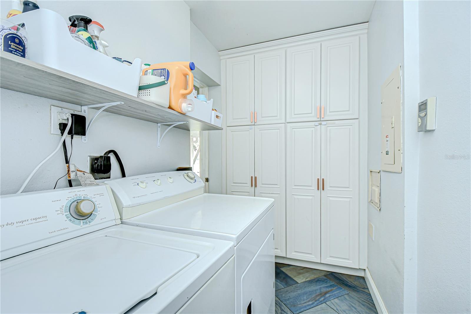 Image 24 of 41 For 910 Linwood Terrace