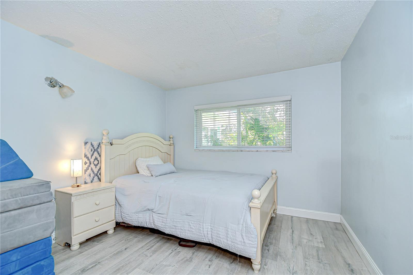 Image 25 of 41 For 910 Linwood Terrace