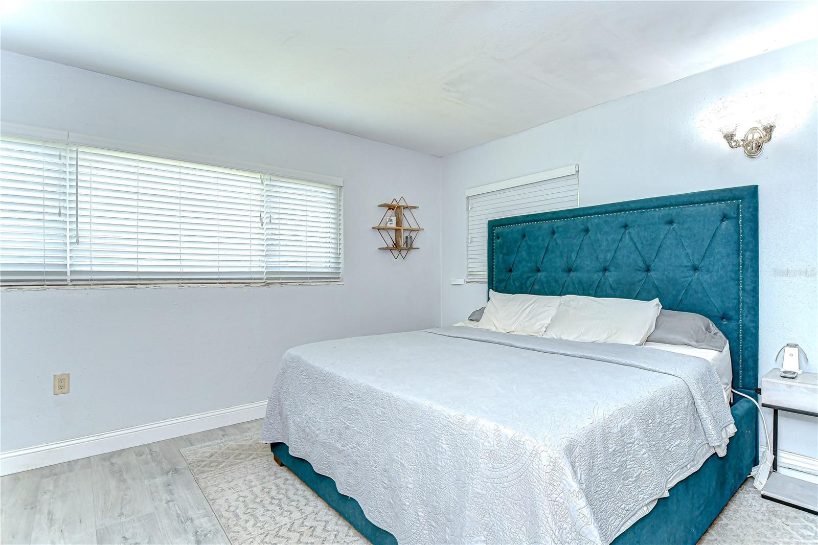 Image 32 of 41 For 910 Linwood Terrace