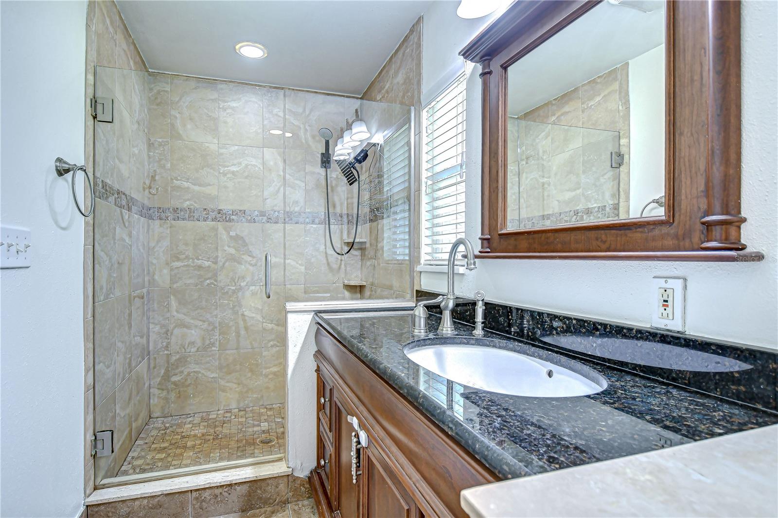 Image 34 of 41 For 910 Linwood Terrace