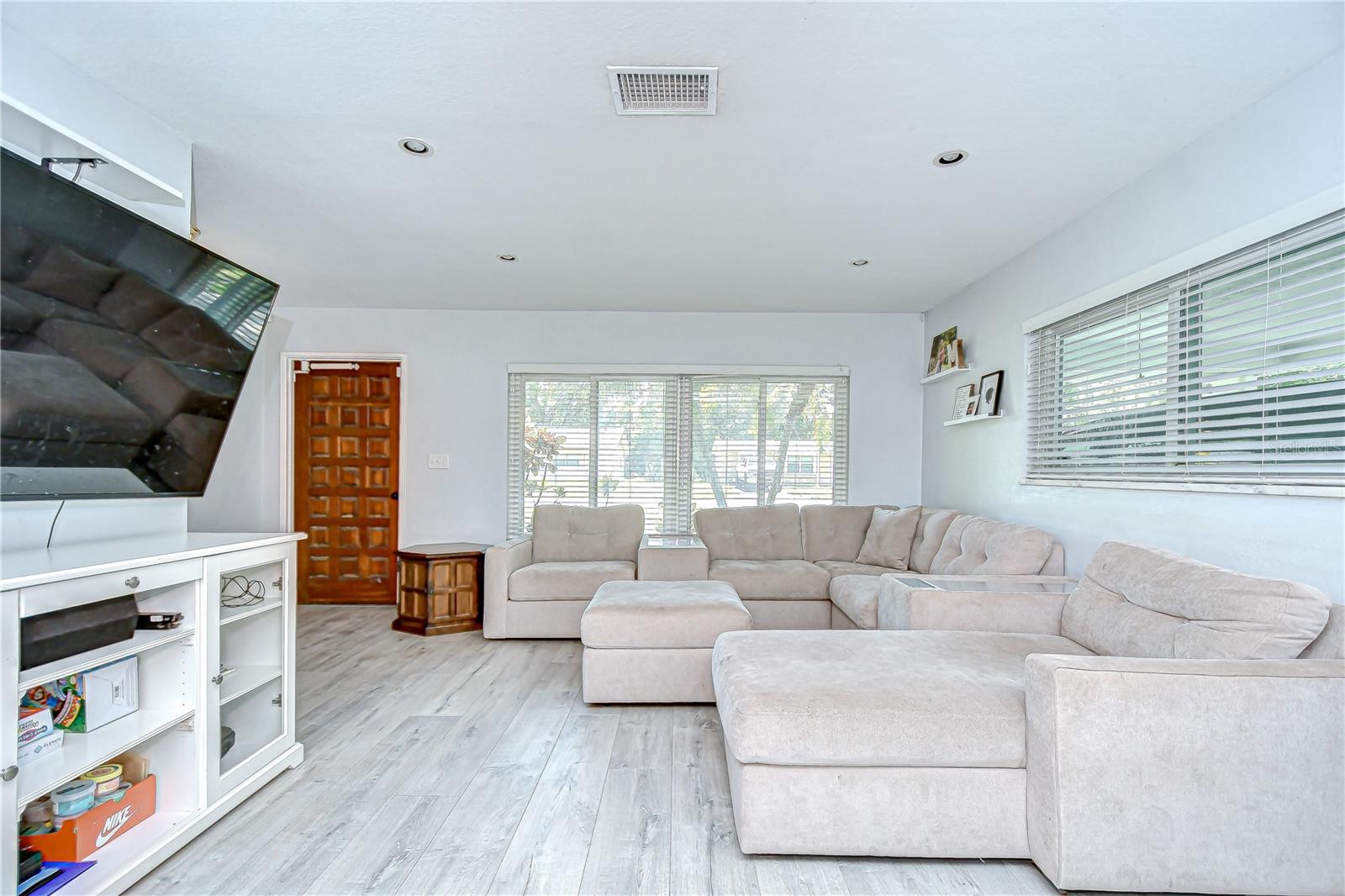 Image 7 of 41 For 910 Linwood Terrace