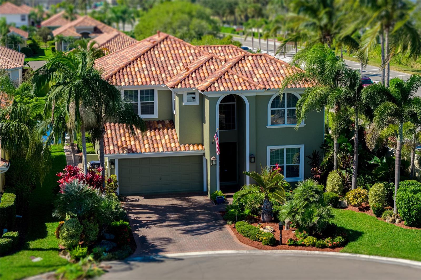 Image 2 of 95 For 313 10th Avenue E