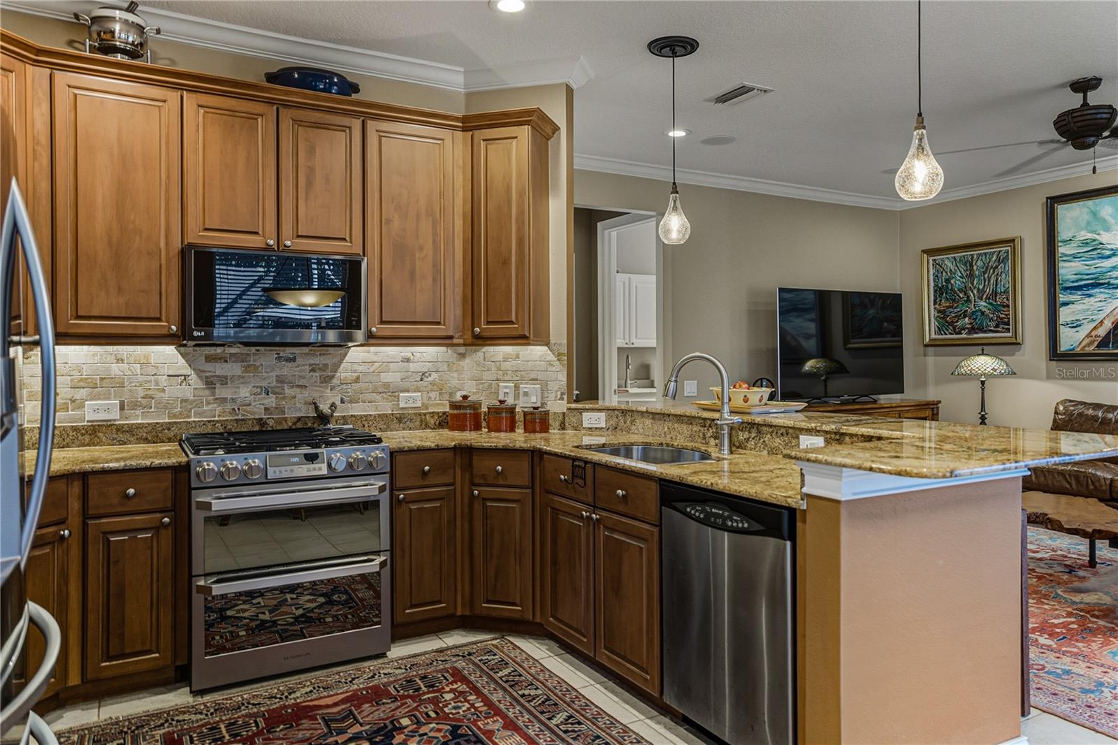 Image 21 of 95 For 313 10th Avenue E