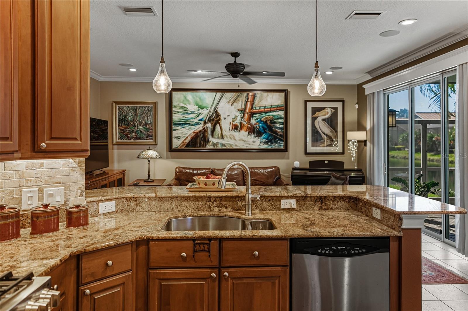 Image 22 of 95 For 313 10th Avenue E