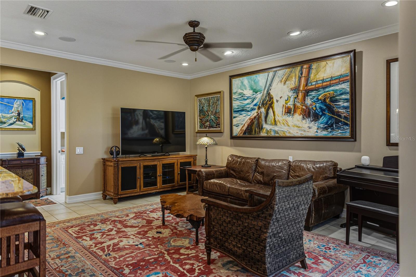 Image 26 of 95 For 313 10th Avenue E