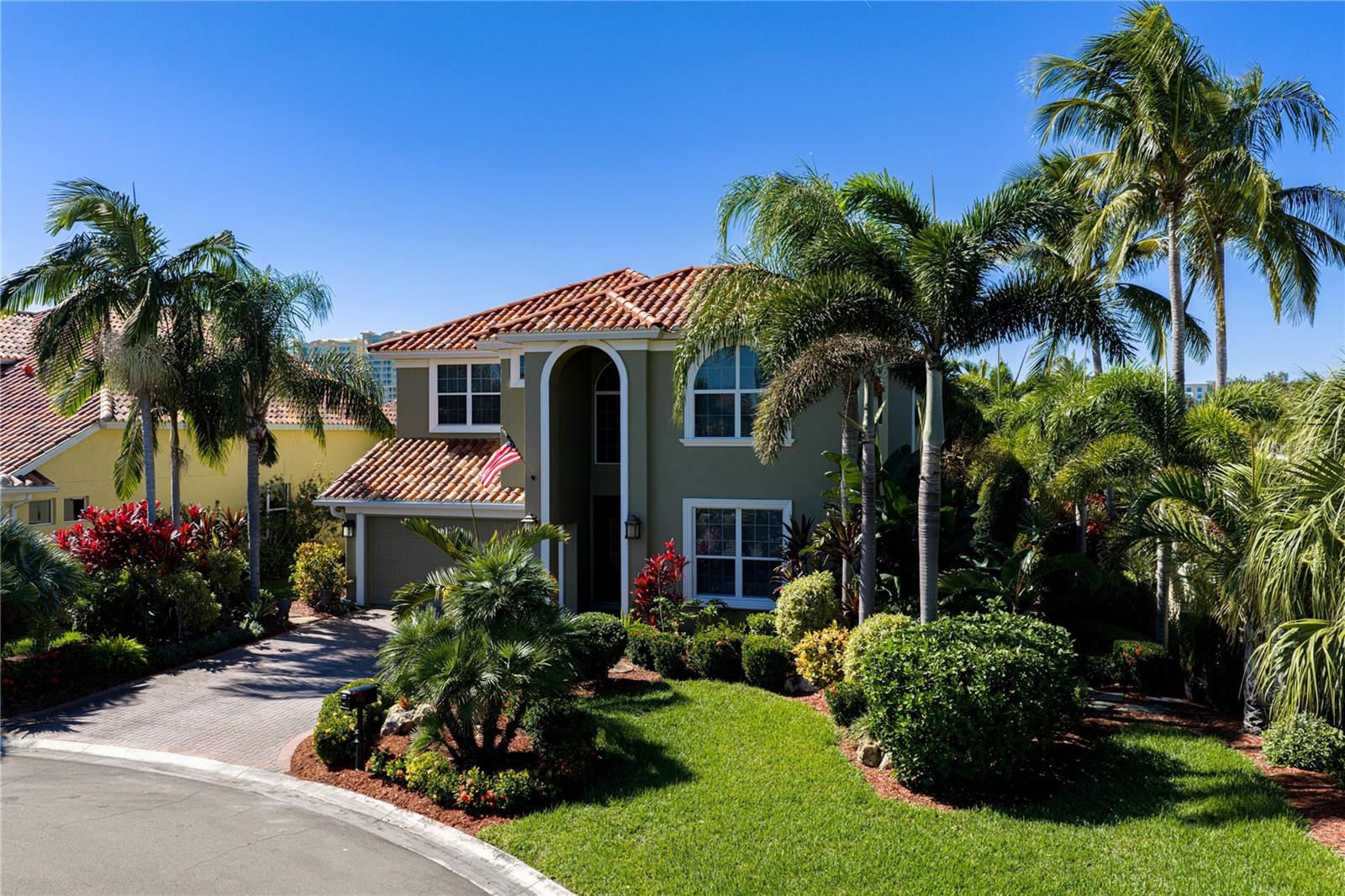 Image 3 of 95 For 313 10th Avenue E