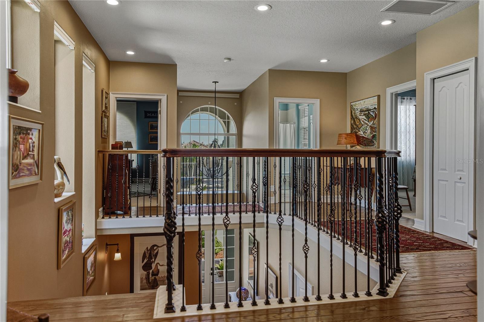 Image 30 of 95 For 313 10th Avenue E