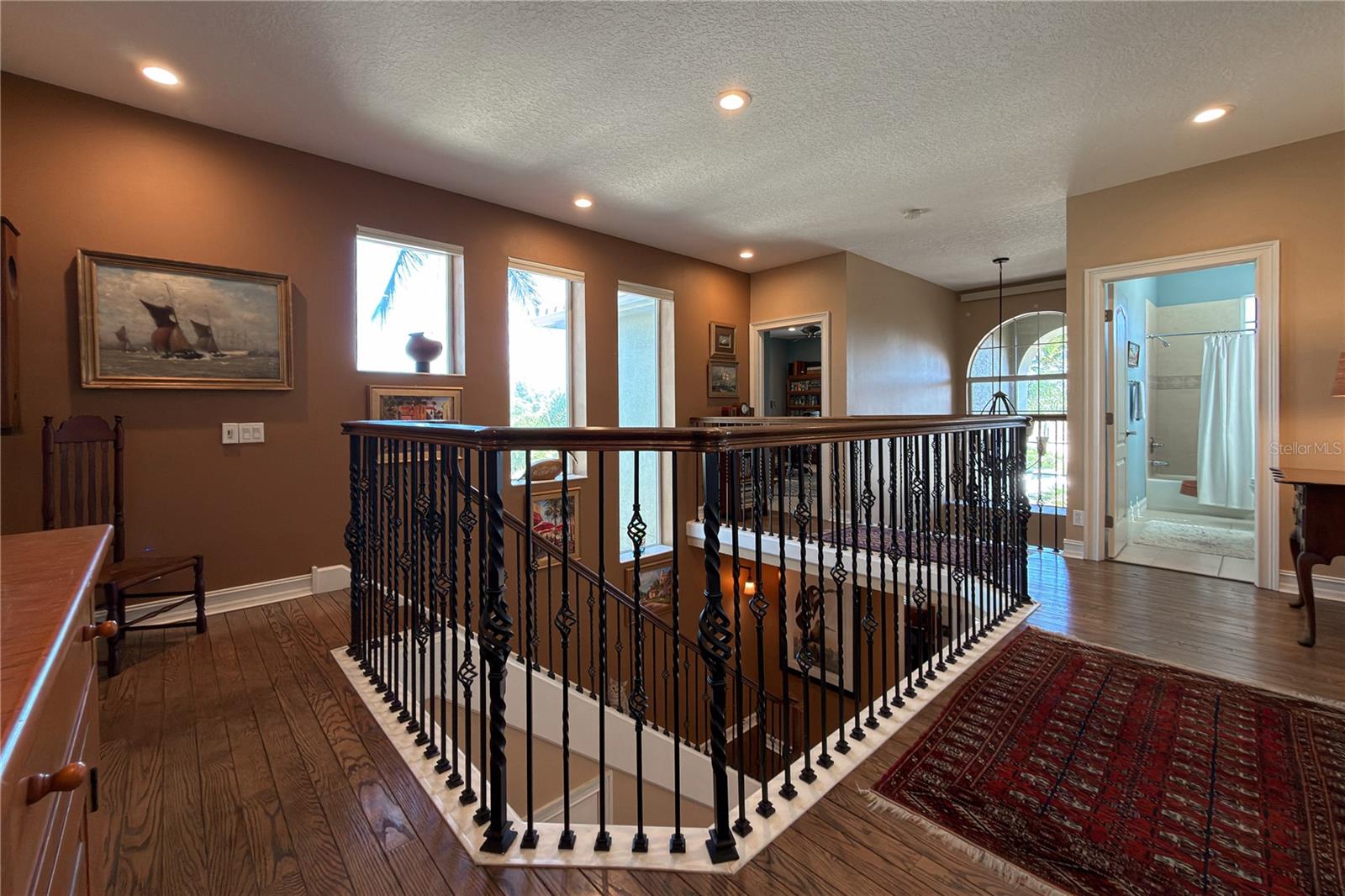 Image 31 of 95 For 313 10th Avenue E