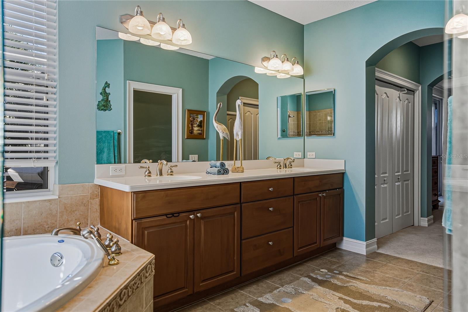 Image 38 of 95 For 313 10th Avenue E