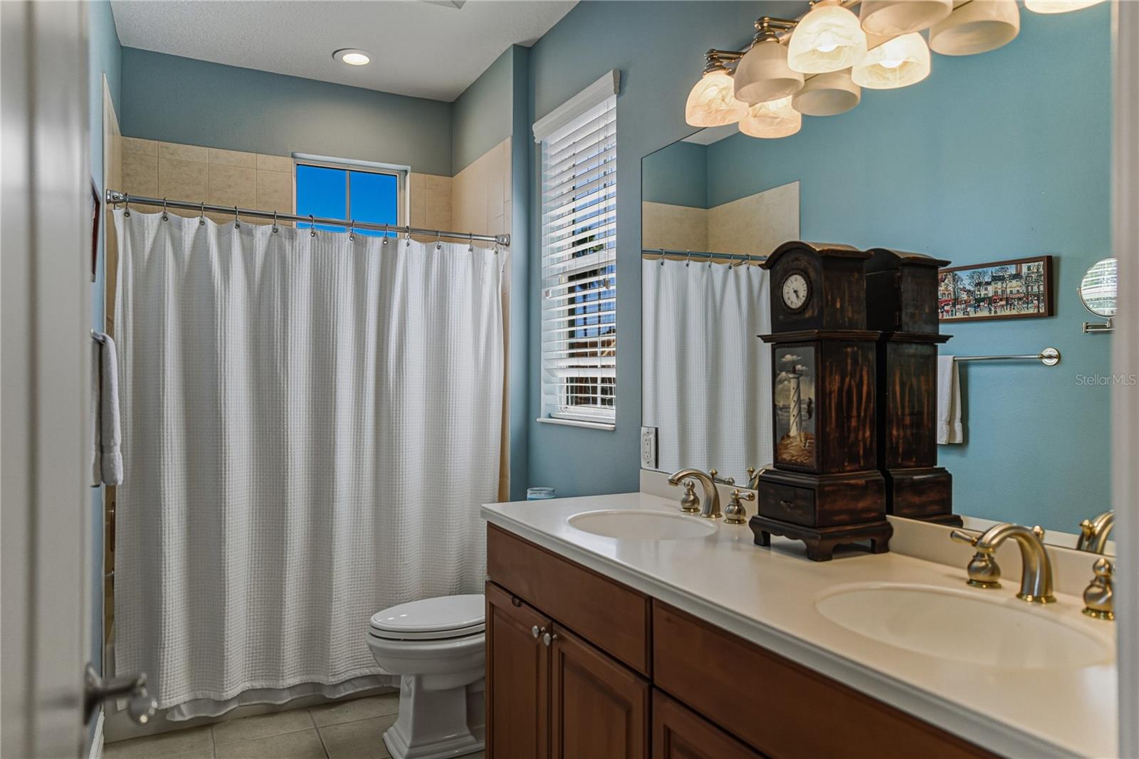 Image 51 of 95 For 313 10th Avenue E