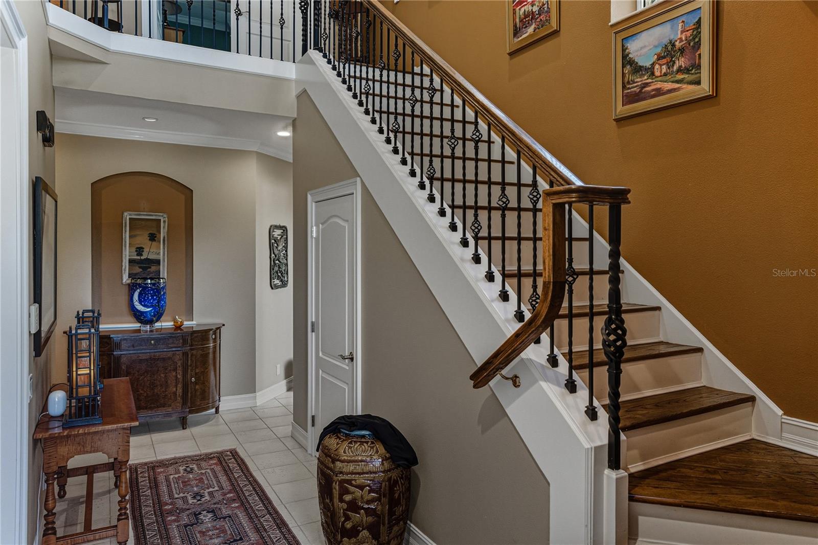 Image 8 of 95 For 313 10th Avenue E