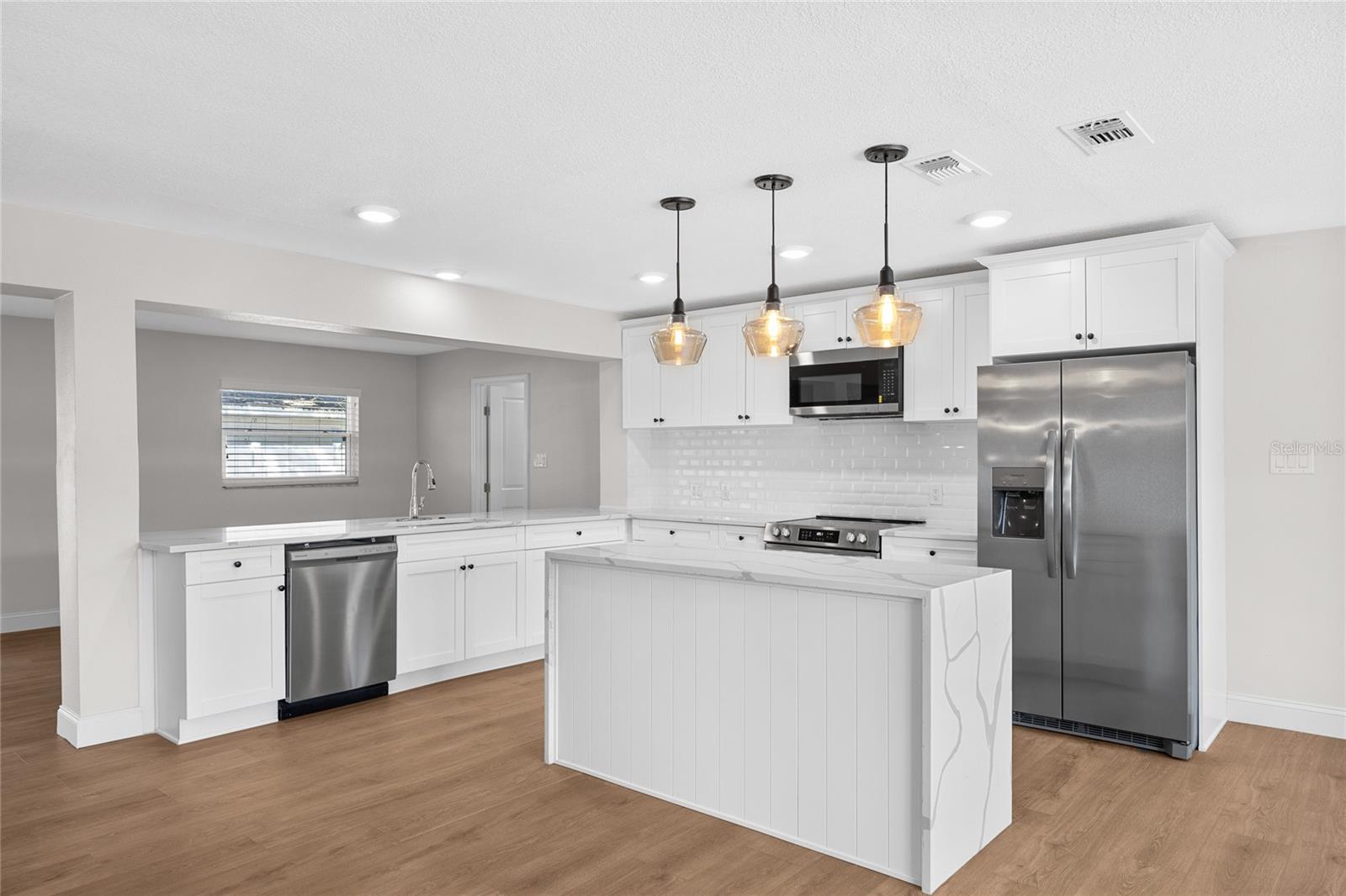 Image 2 of 31 For 1905 West Shore Boulevard