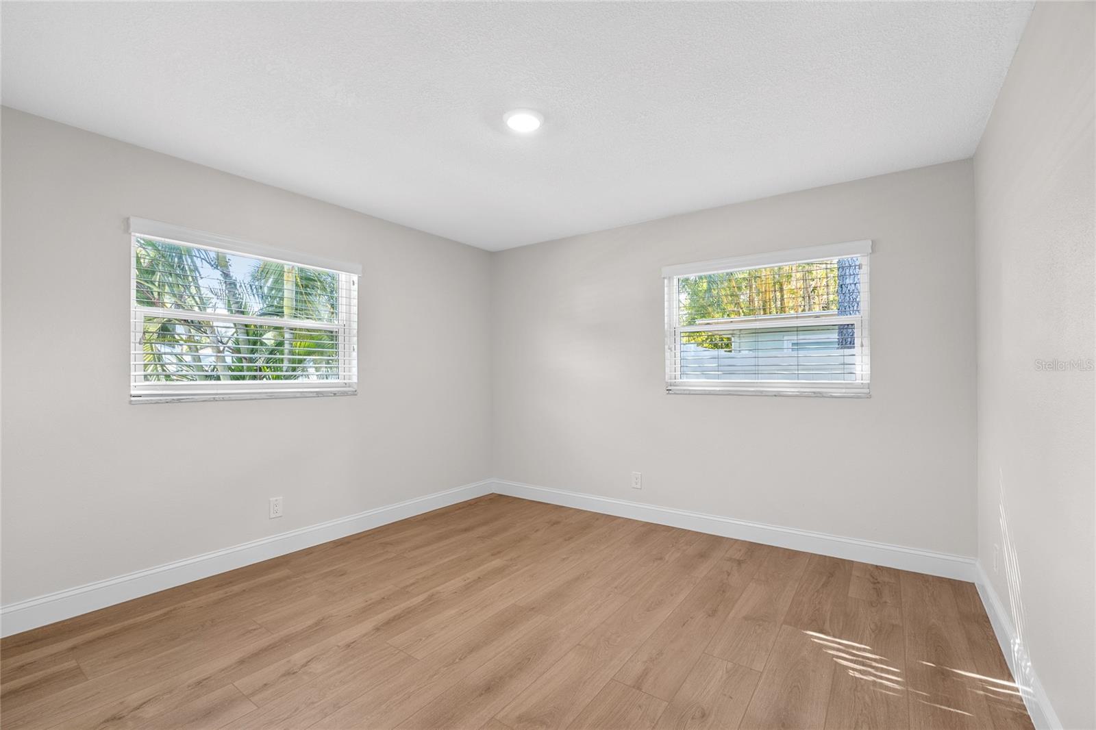 Image 22 of 31 For 1905 West Shore Boulevard