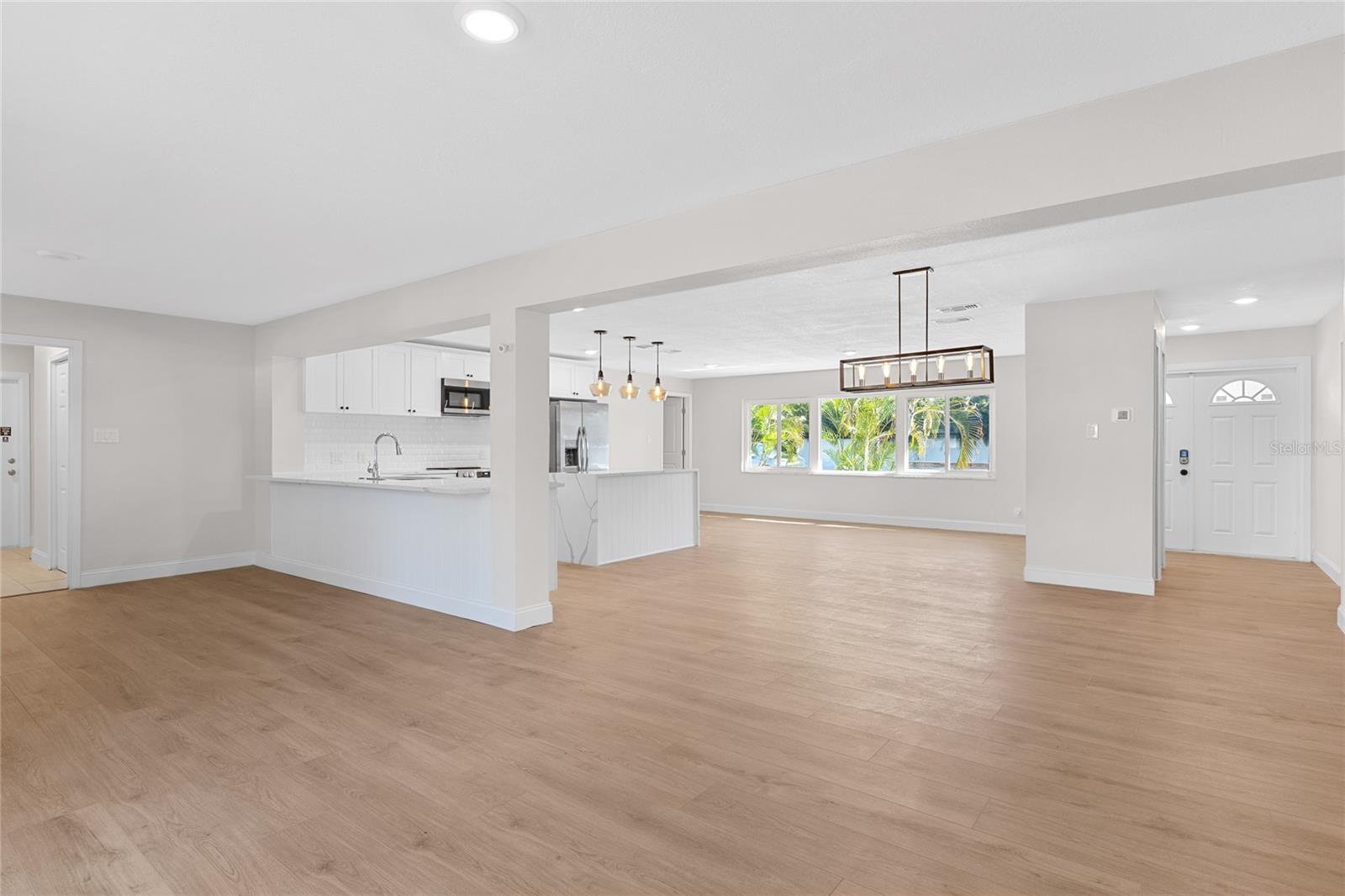 Image 3 of 31 For 1905 West Shore Boulevard