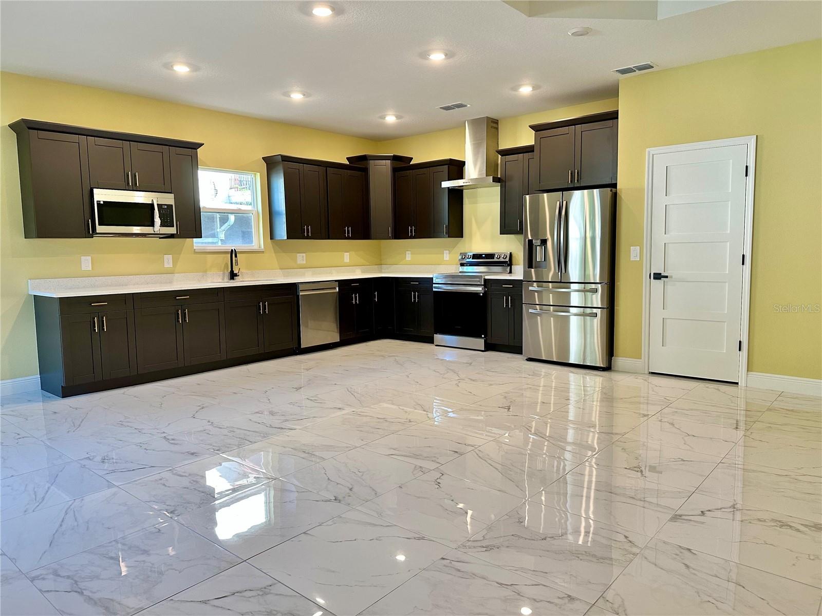 Image 5 of 36 For 419 Tillman Avenue