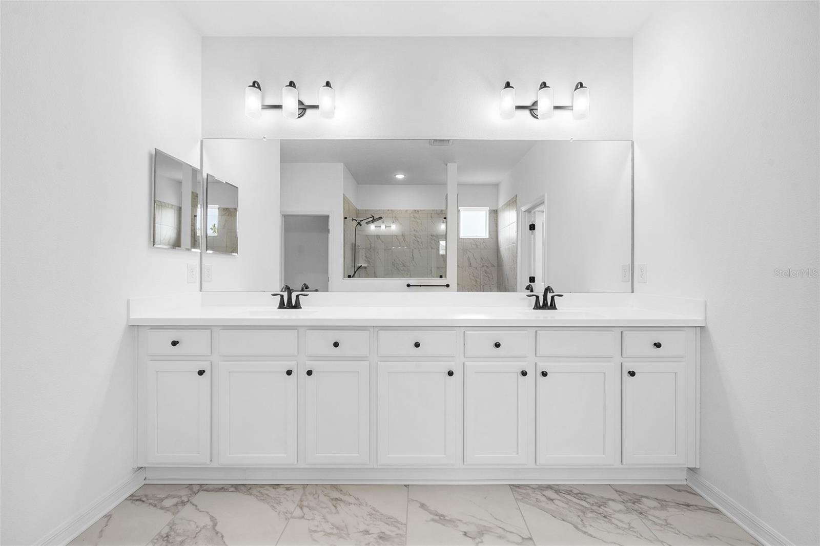 Image 35 of 60 For 19819 Tattnall Way