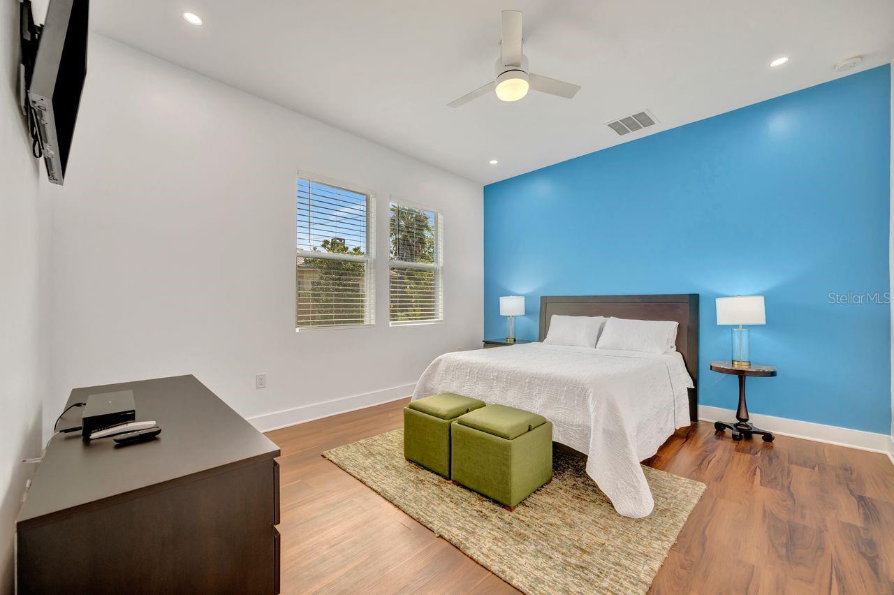 Image 20 of 42 For 2318 9th Avenue