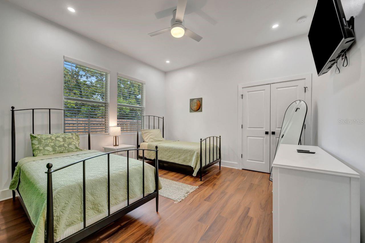 Image 33 of 42 For 2318 9th Avenue