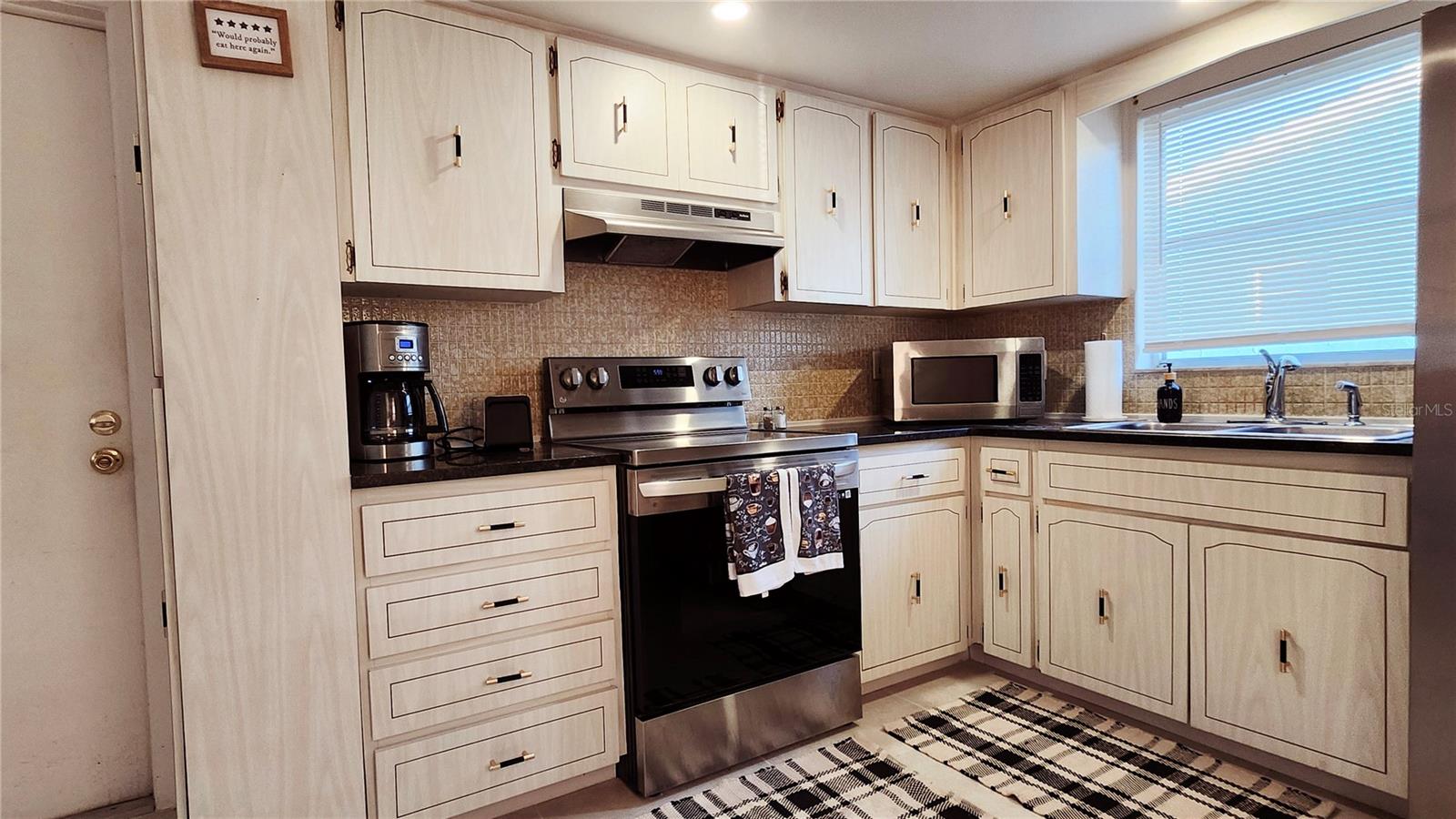 Image 13 of 24 For 9709 Lakeside Lane