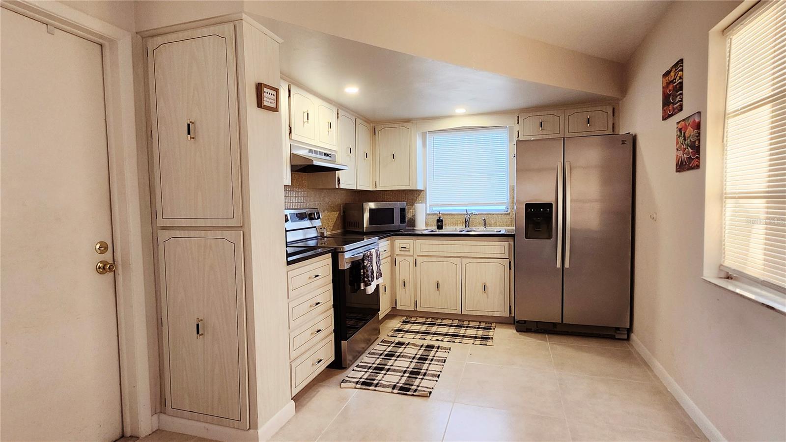 Image 15 of 24 For 9709 Lakeside Lane