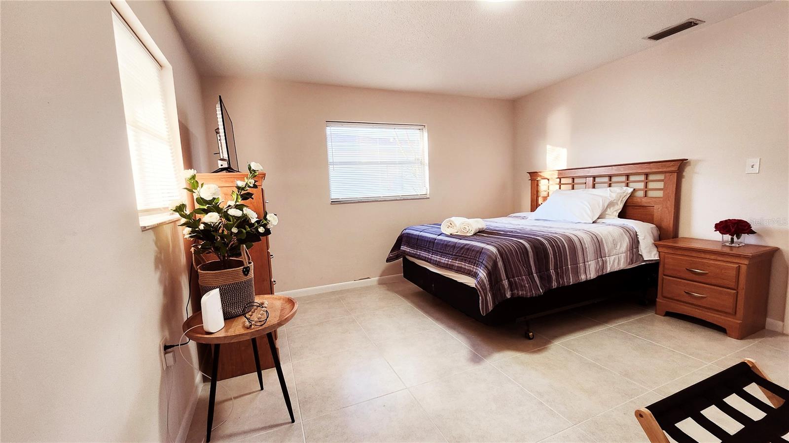 Image 20 of 24 For 9709 Lakeside Lane