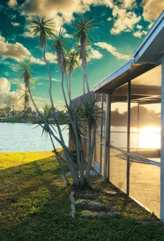 Image 4 of 24 For 9709 Lakeside Lane