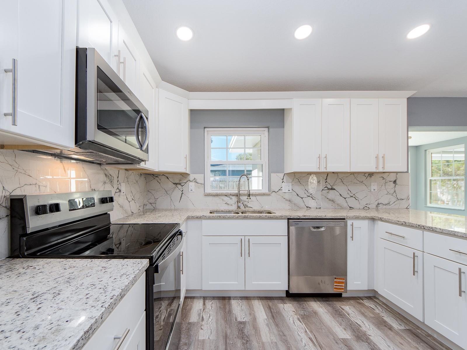 Image 10 of 29 For 1596 Evergreen Avenue