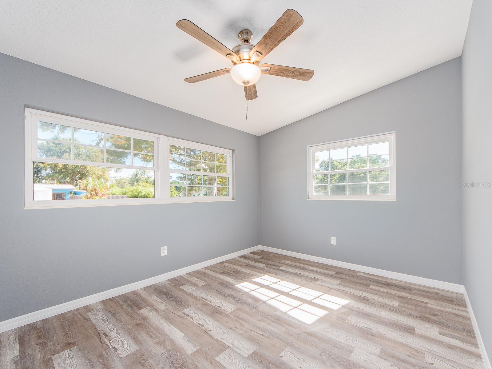 Image 20 of 29 For 1596 Evergreen Avenue