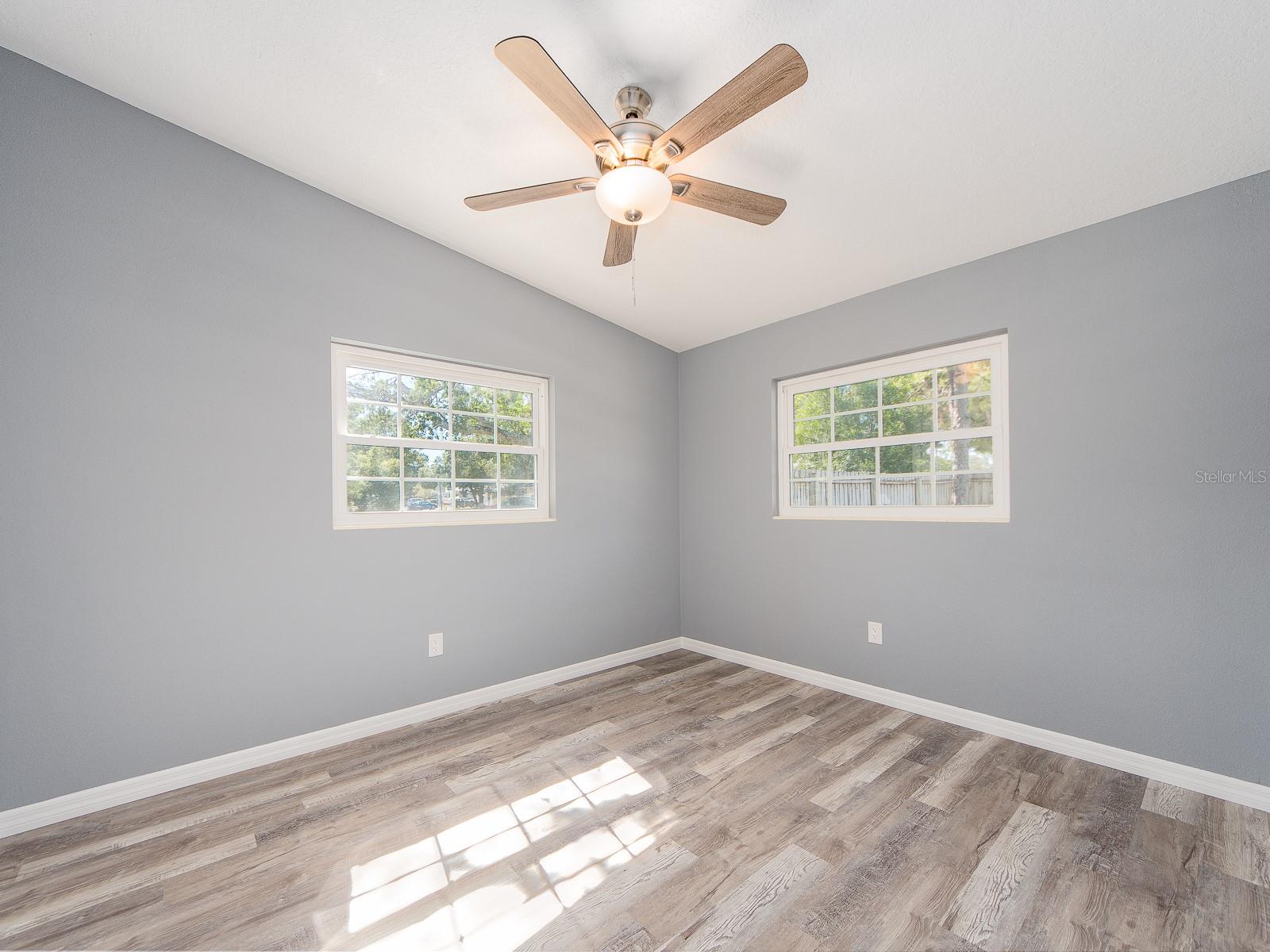 Image 25 of 29 For 1596 Evergreen Avenue