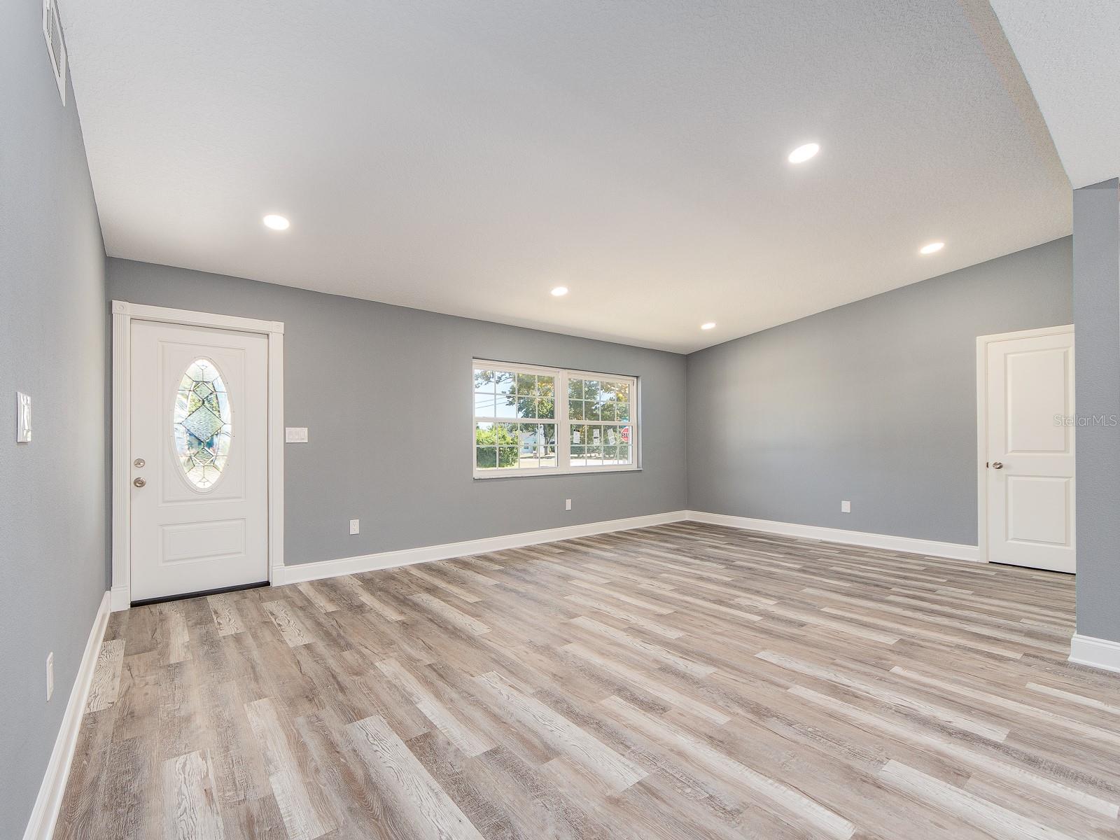 Image 3 of 29 For 1596 Evergreen Avenue