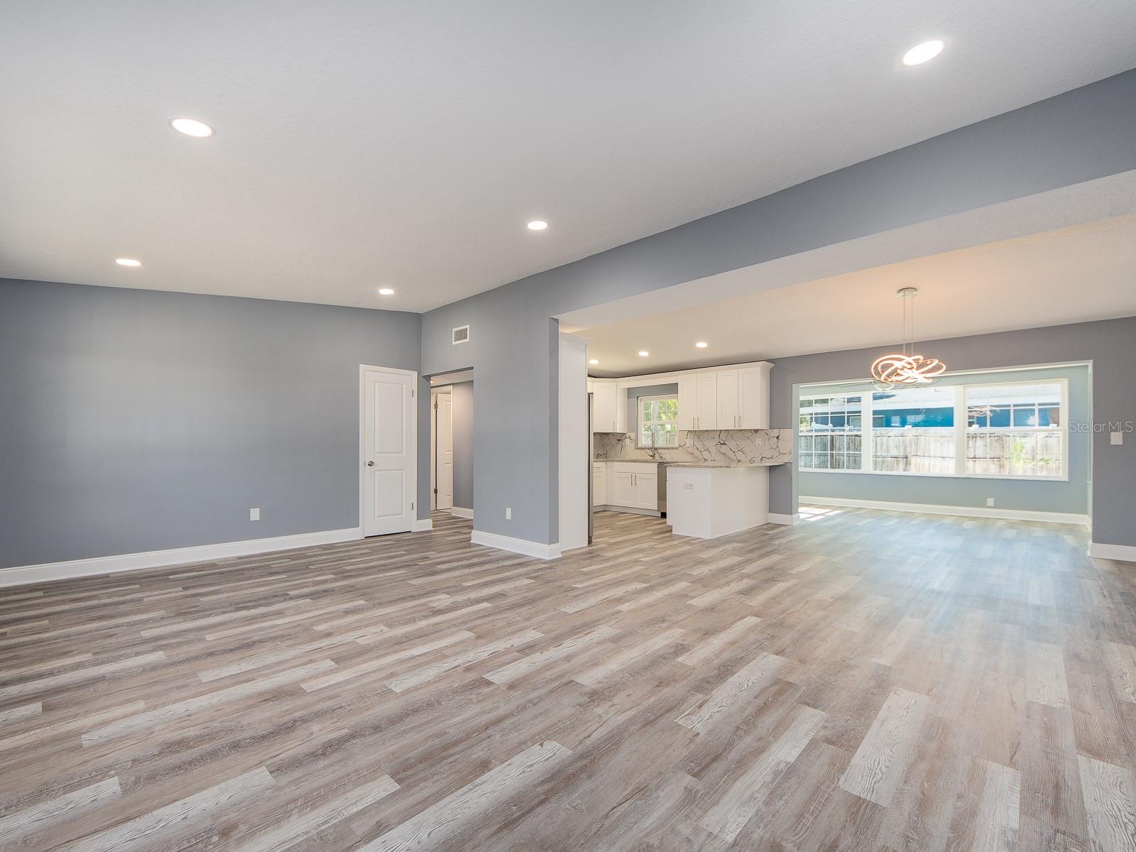 Image 6 of 29 For 1596 Evergreen Avenue