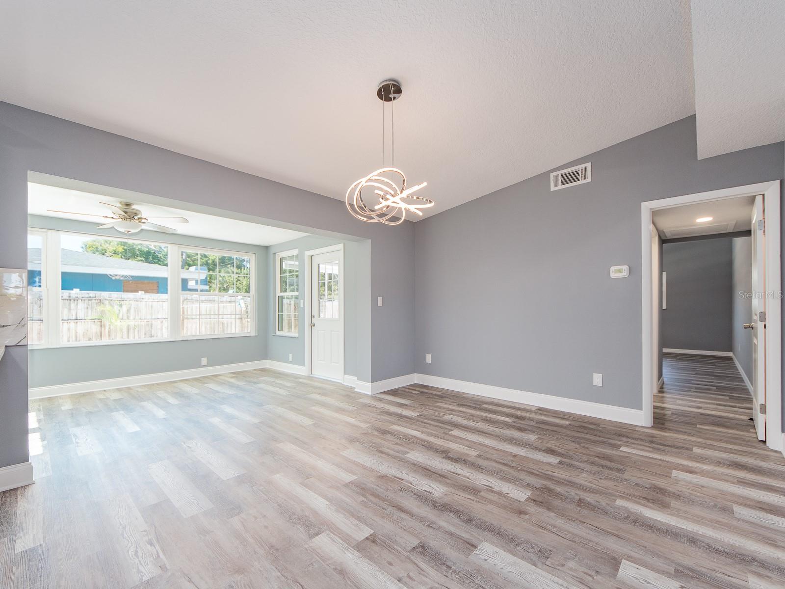 Image 7 of 29 For 1596 Evergreen Avenue