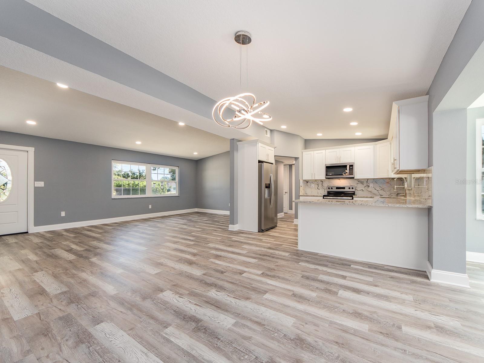 Image 8 of 29 For 1596 Evergreen Avenue