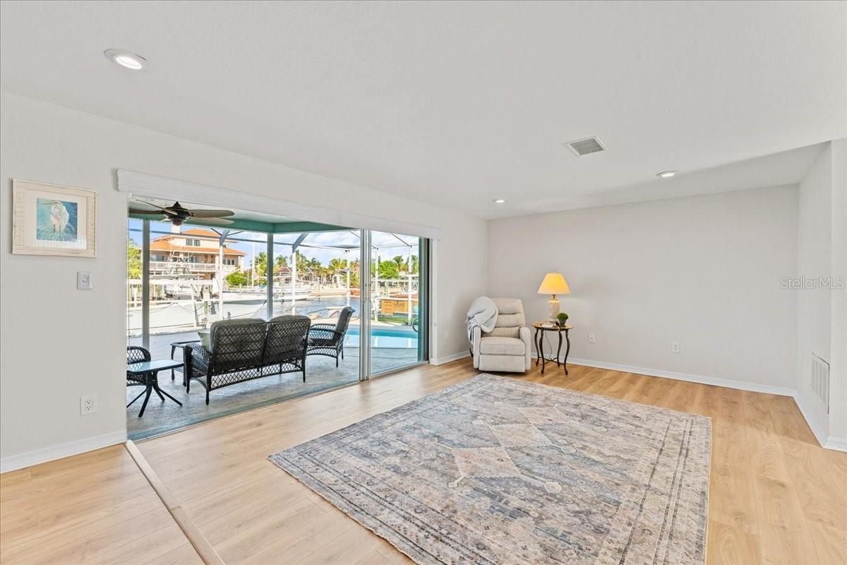 Image 10 of 76 For 5028 Ensign Loop