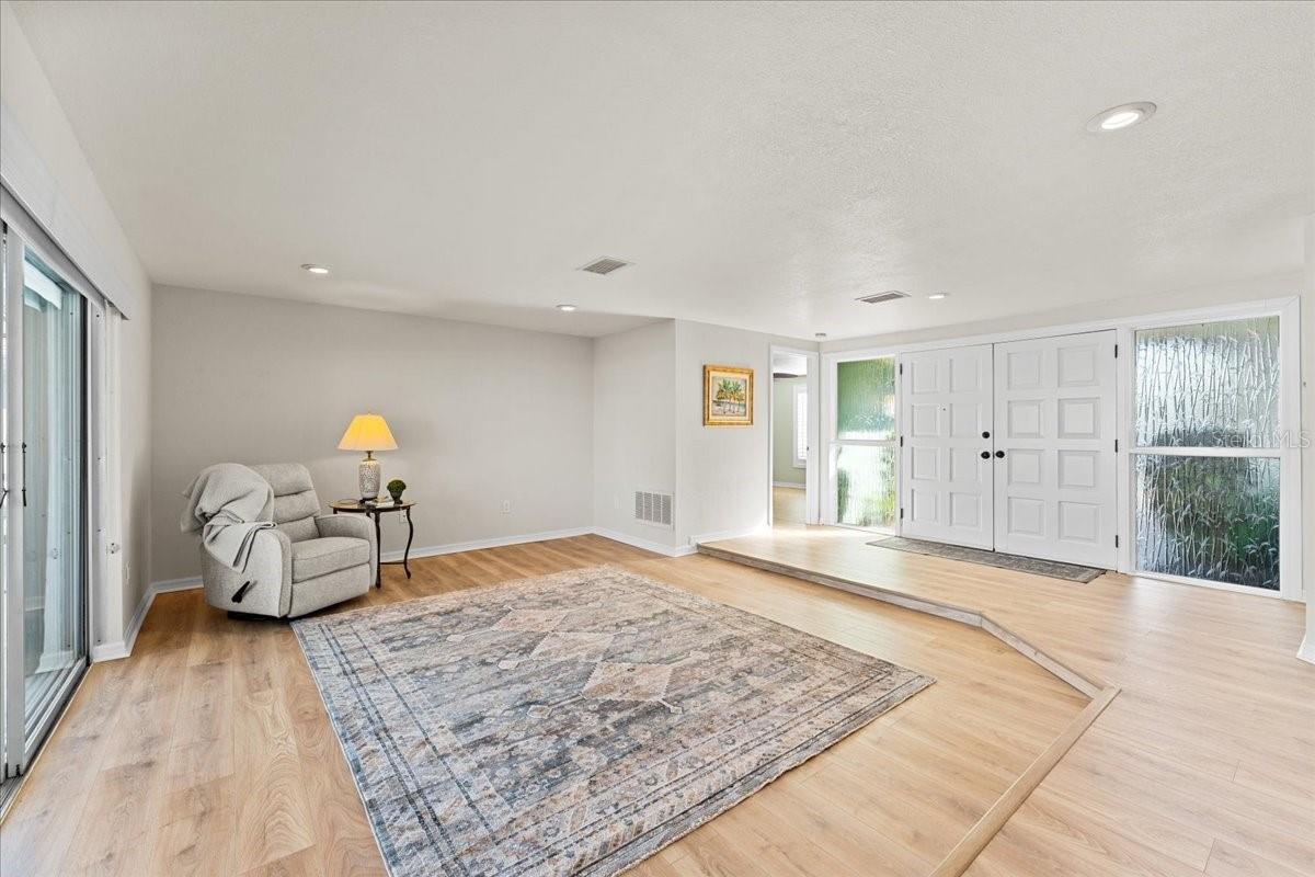 Image 11 of 76 For 5028 Ensign Loop