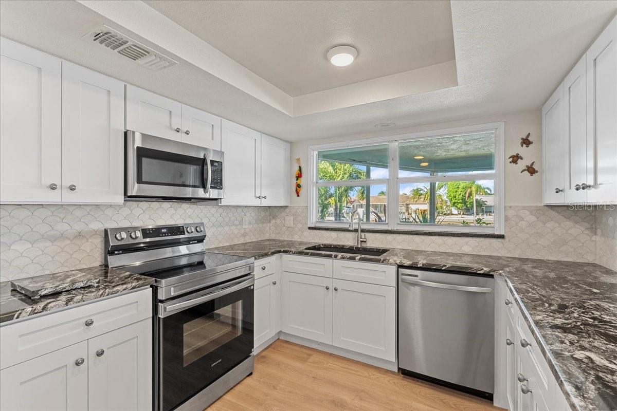 Image 18 of 76 For 5028 Ensign Loop