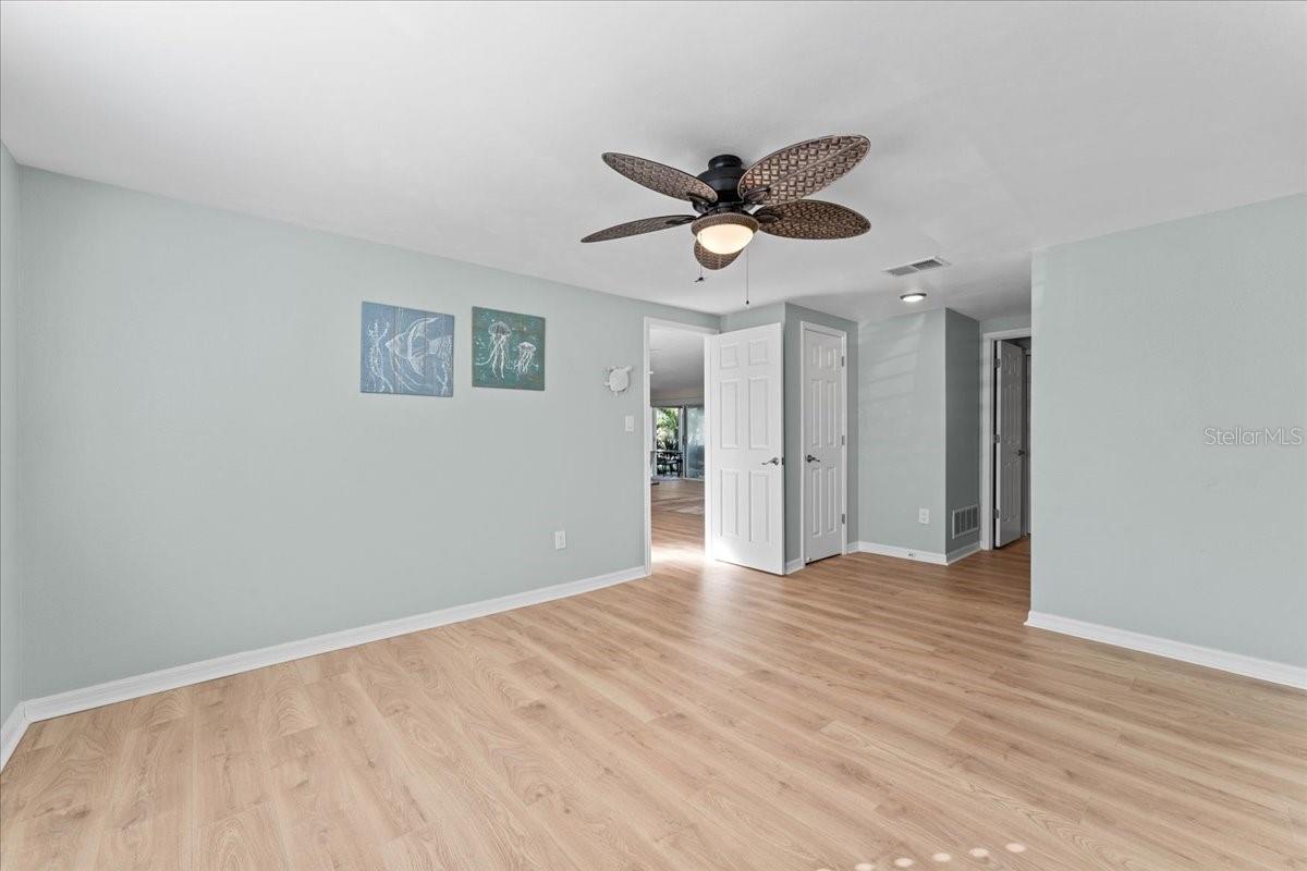 Image 23 of 76 For 5028 Ensign Loop