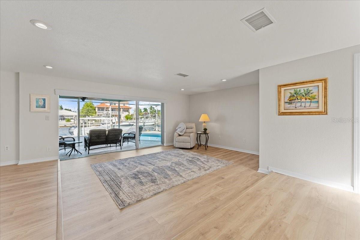 Image 8 of 76 For 5028 Ensign Loop