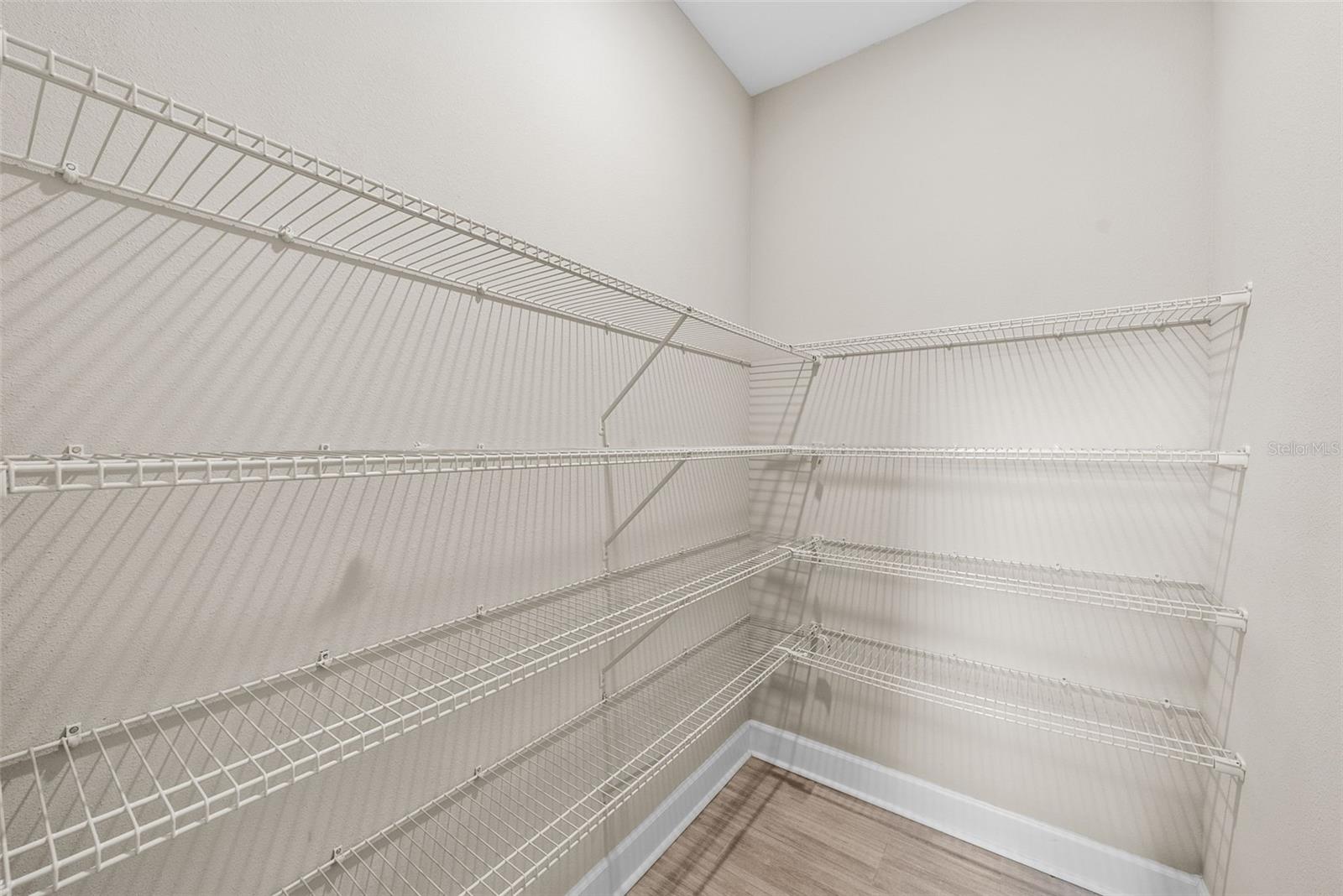 Image 19 of 48 For 2211 Burlington Avenue N