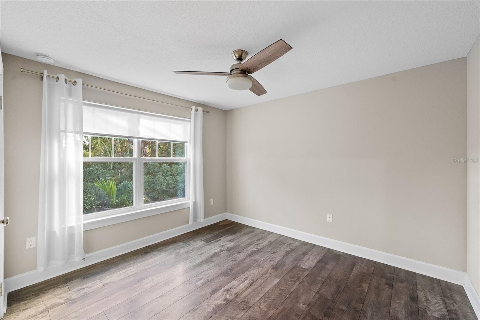 Image 33 of 48 For 2211 Burlington Avenue N