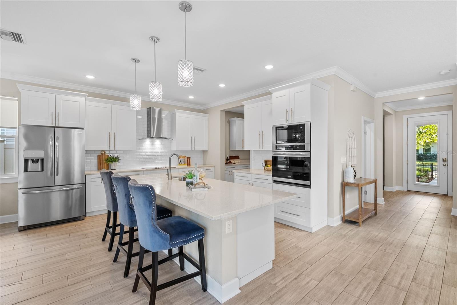 Image 4 of 48 For 2211 Burlington Avenue N