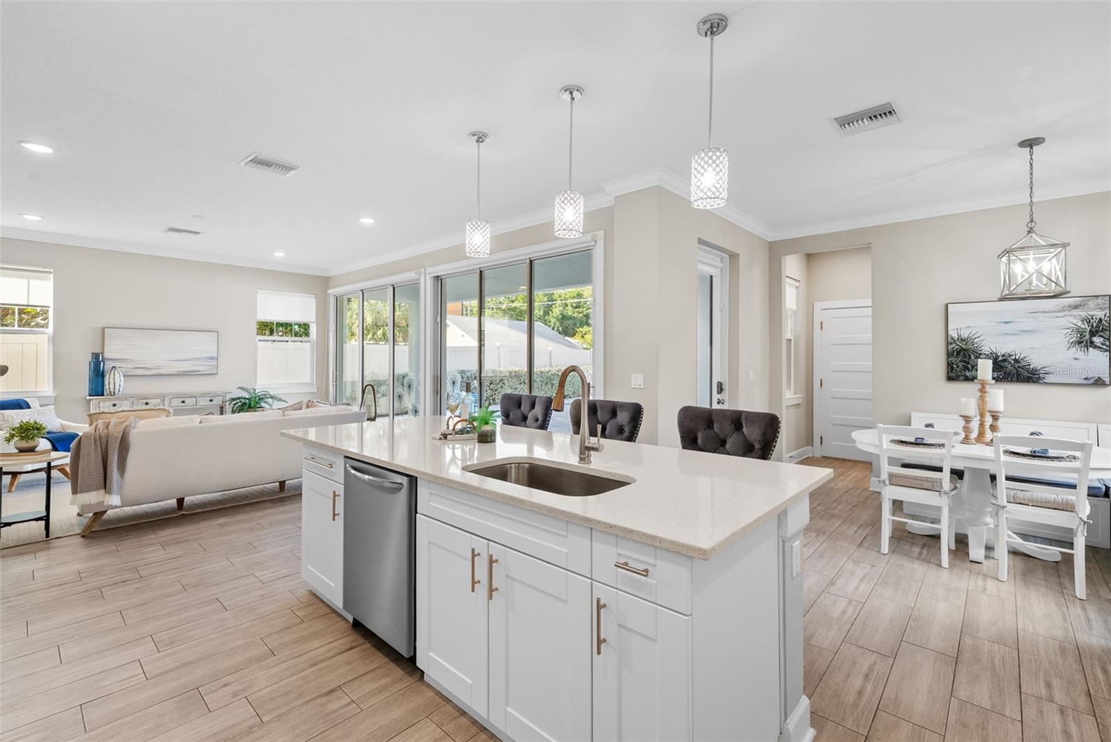 Image 5 of 48 For 2211 Burlington Avenue N