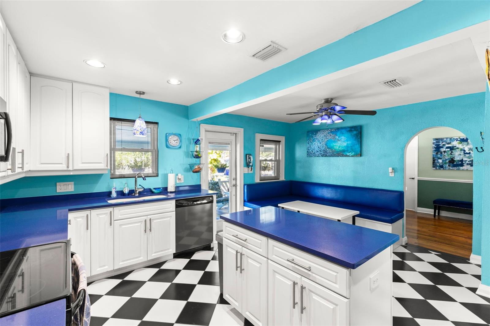 Image 11 of 42 For 8106 Boulevard