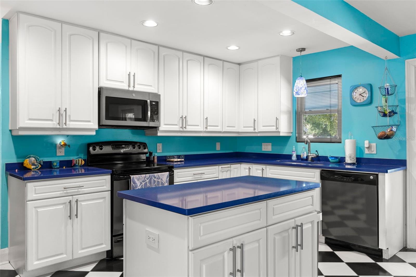 Image 12 of 42 For 8106 Boulevard